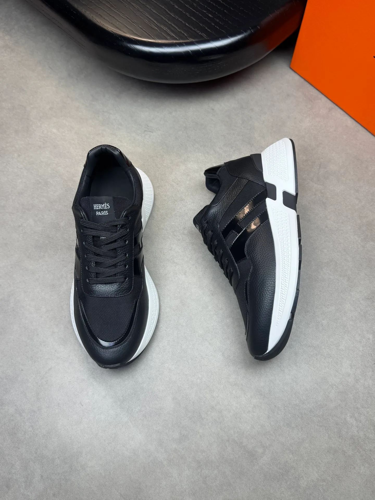 [HERMES] Hermès men's shoes 💰520💰 - high-end quality original items 🔍🔍🔍 casual sports shoes - upper: 🔝 pebbled calfskin, brand high mercerized canvas, body sewn with brand ´H´ totem, tongue brand logo cloth label - lining: water-dyed cowhide -Outsole: Ultra-light T men's shoes 💰U foam·rubber; two-color molded outsole -Ultra-high quality control·Fine workmanship: highlighted (high-end·luxury·grade) -Size: 39-44 (38, 45, can be customized)